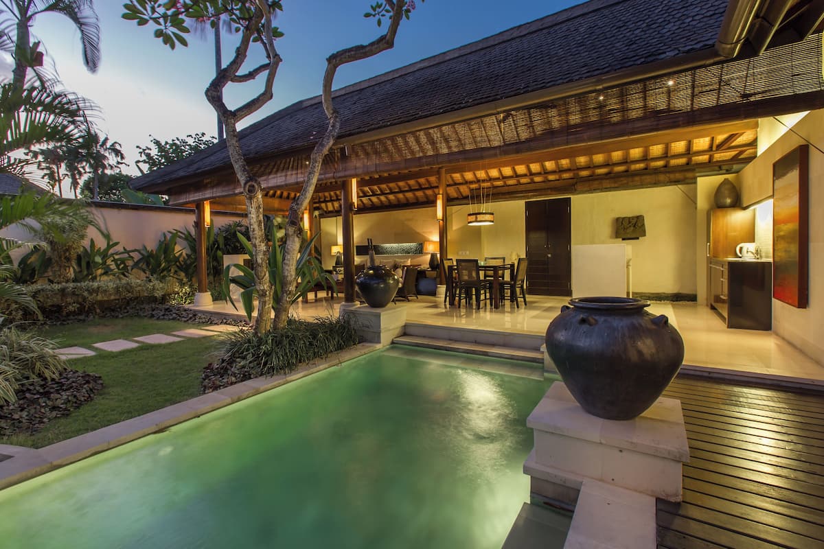 Televisor de pantalla plana de 40 polzades amb canals per satèl·lit