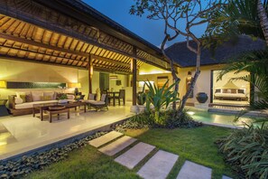 40-Zoll-Flachbildfernseher mit Satellitenempfang, Fernseher