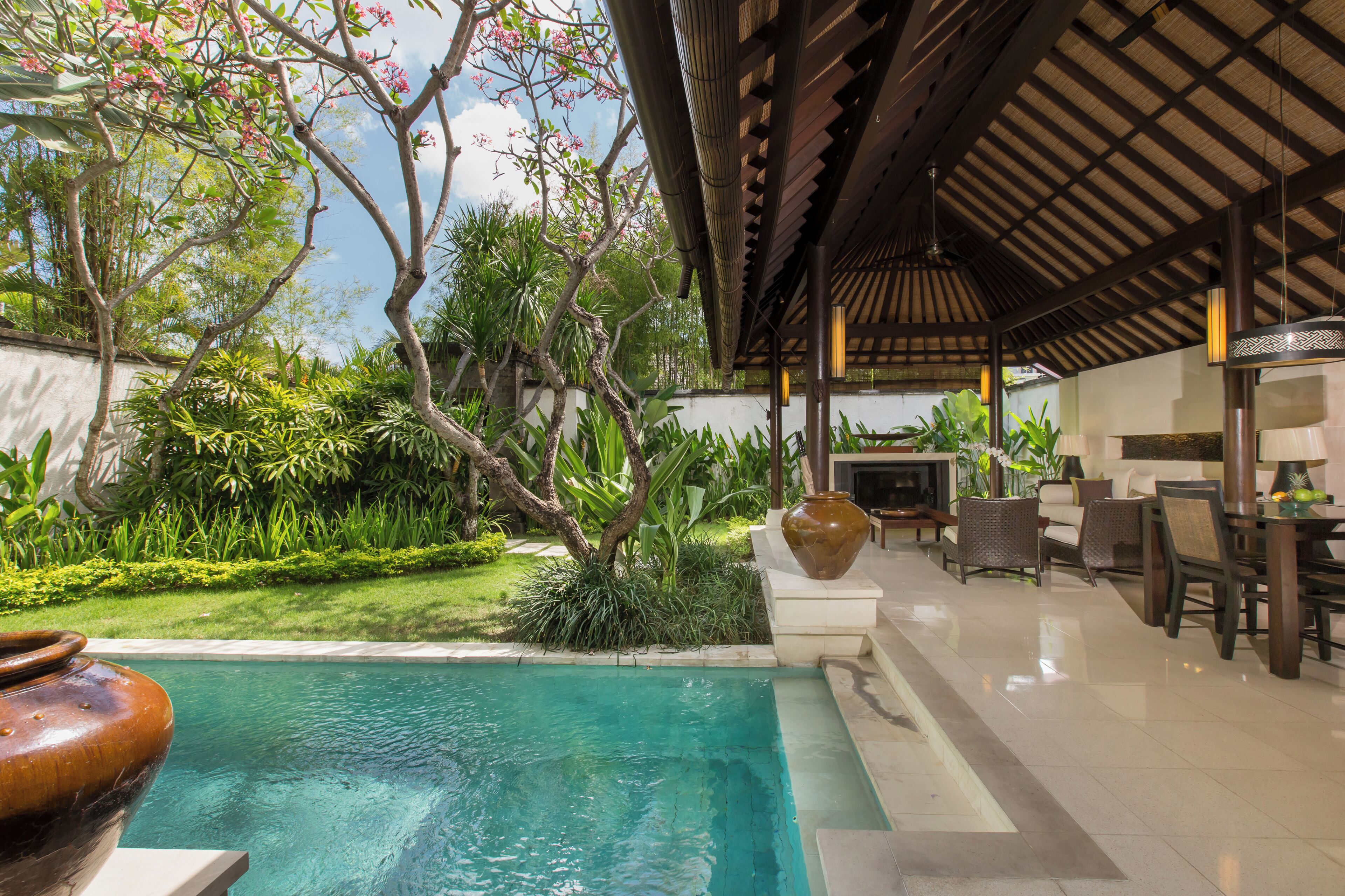 40-Zoll-Flachbildfernseher mit Satellitenempfang, Fernseher