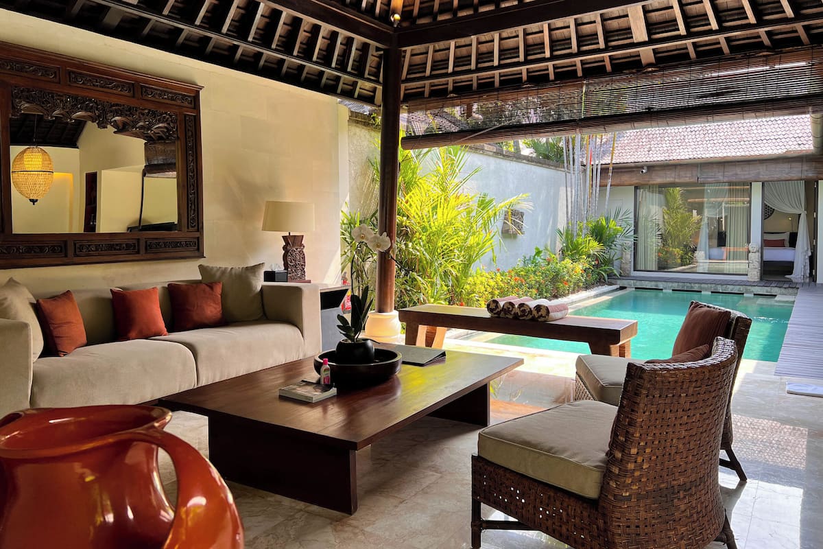 Villa, 2 Bedrooms (Bamboo) | Coin séjour | Télévision à écran plat de 40 pouces avec chaînes par satellite