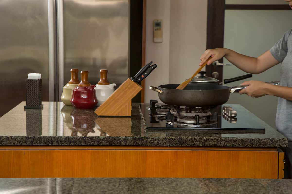 fridge, stovetop, coffee/tea maker, cookware/dishes/utensils