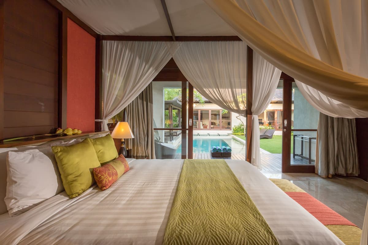 Down duvets, Select Comfort beds, minibar, in-room safe