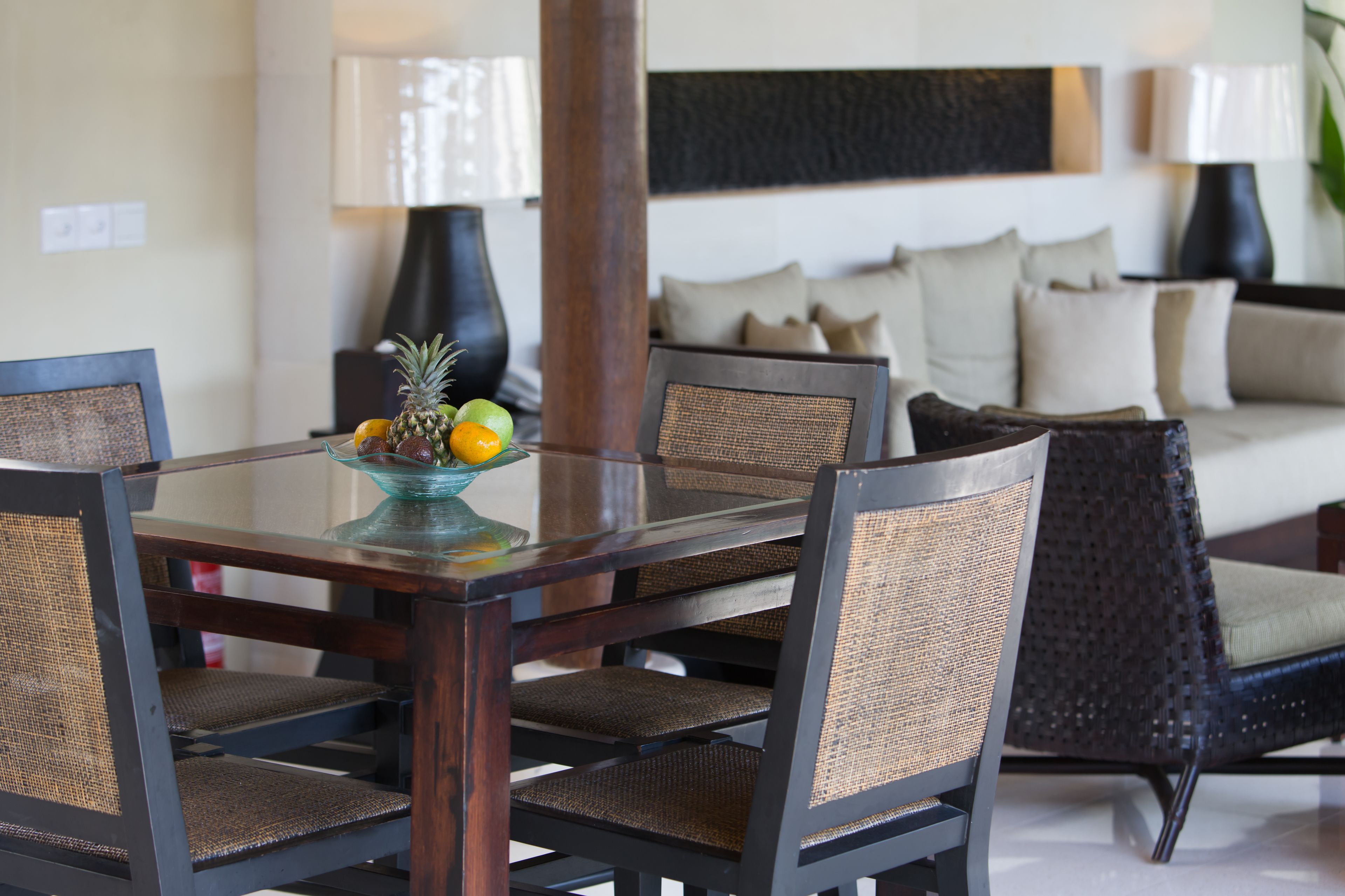 40-inch flat-screen tv with satellite channels, tv