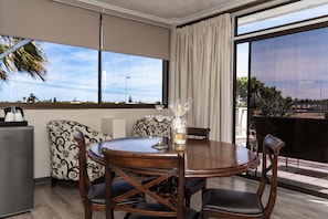 Executive Suite | Living area | 32-inch flat-screen TV with satellite channels, TV