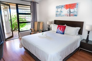 Minibar, in-room safe, blackout curtains, free WiFi - Woodbridge Lodge (Cape Town)