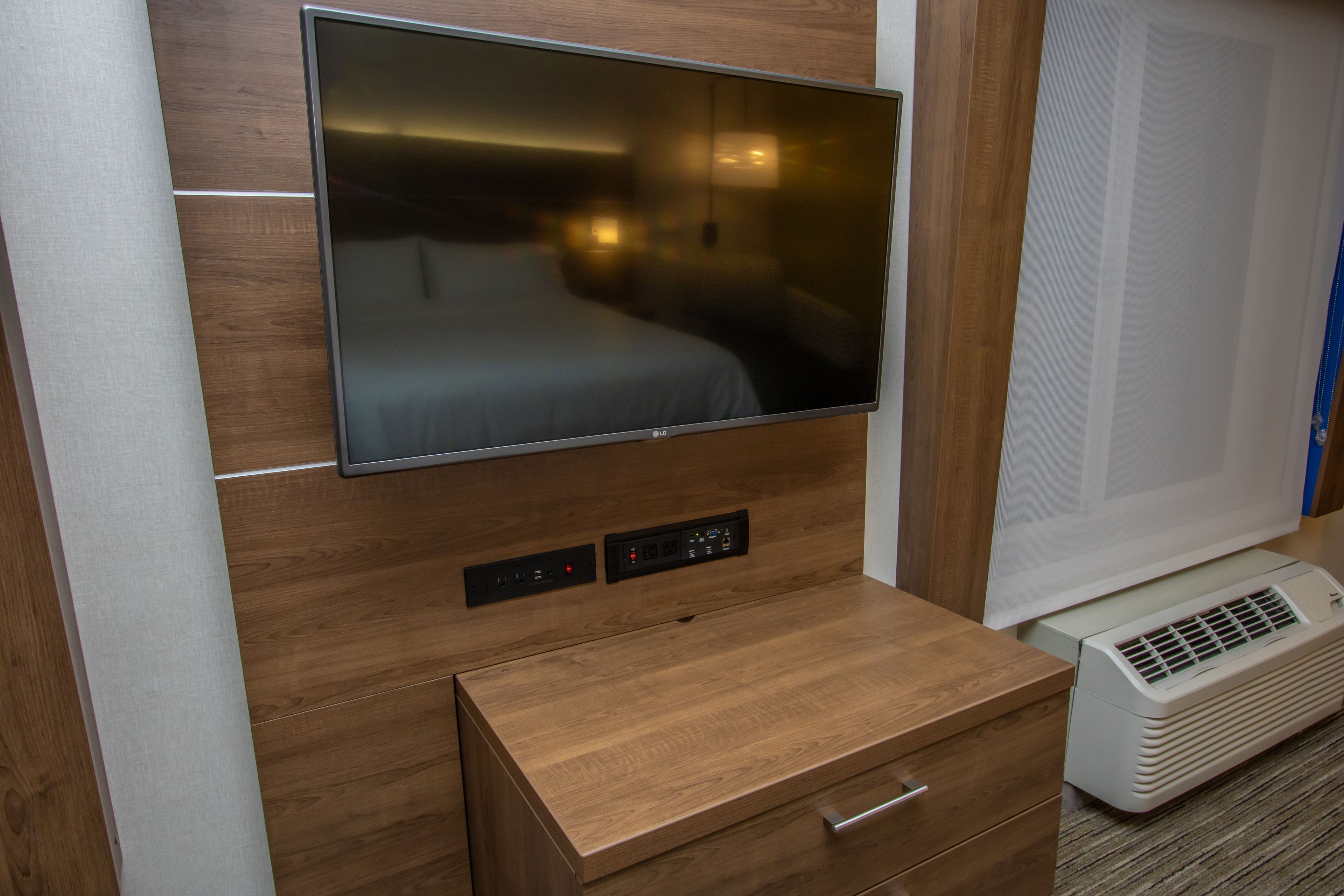 1 bedroom, in-room safe, desk, blackout curtains