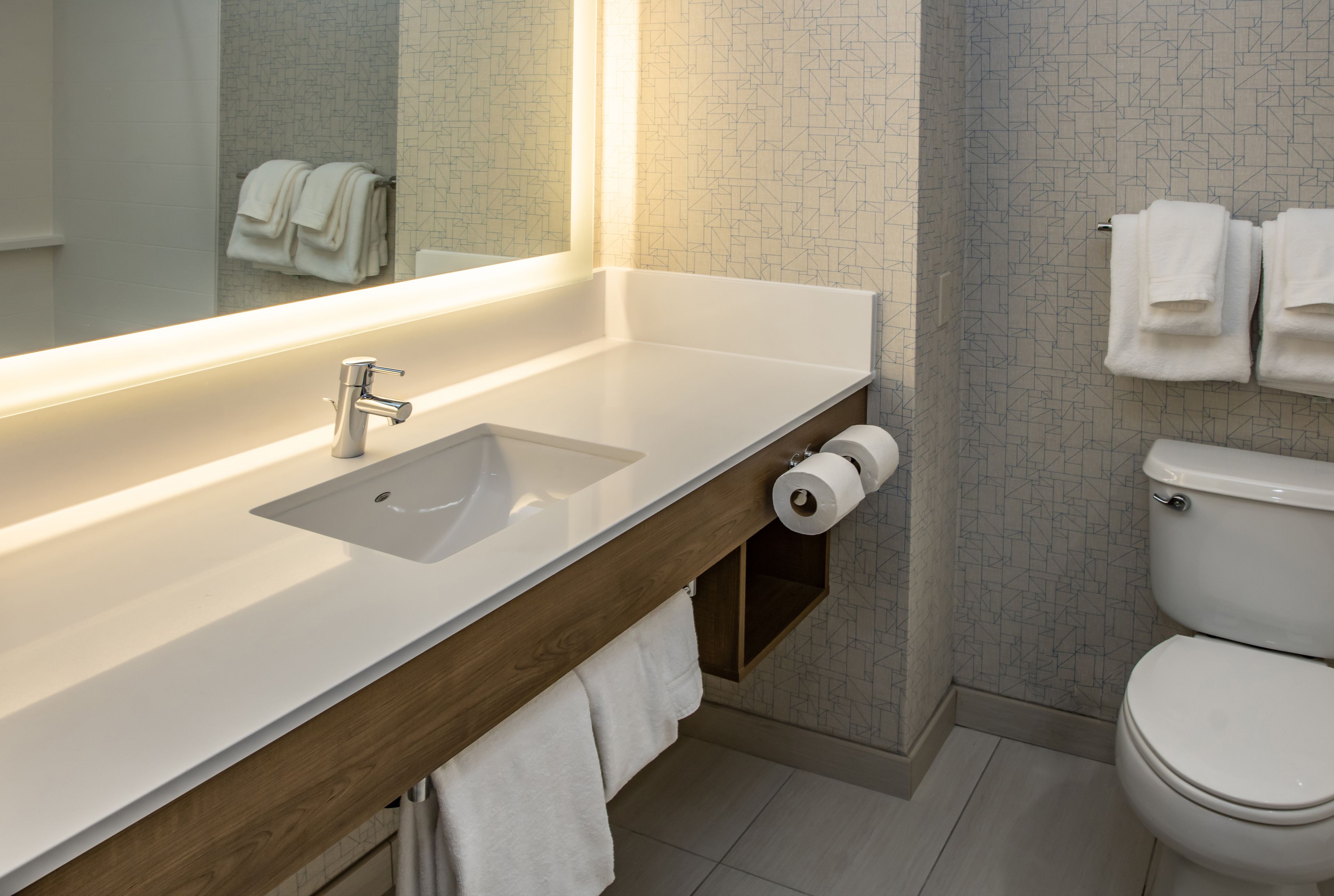 Photo - Holiday Inn Express Hotel & Suites Roseville - Galleria Area by IHG