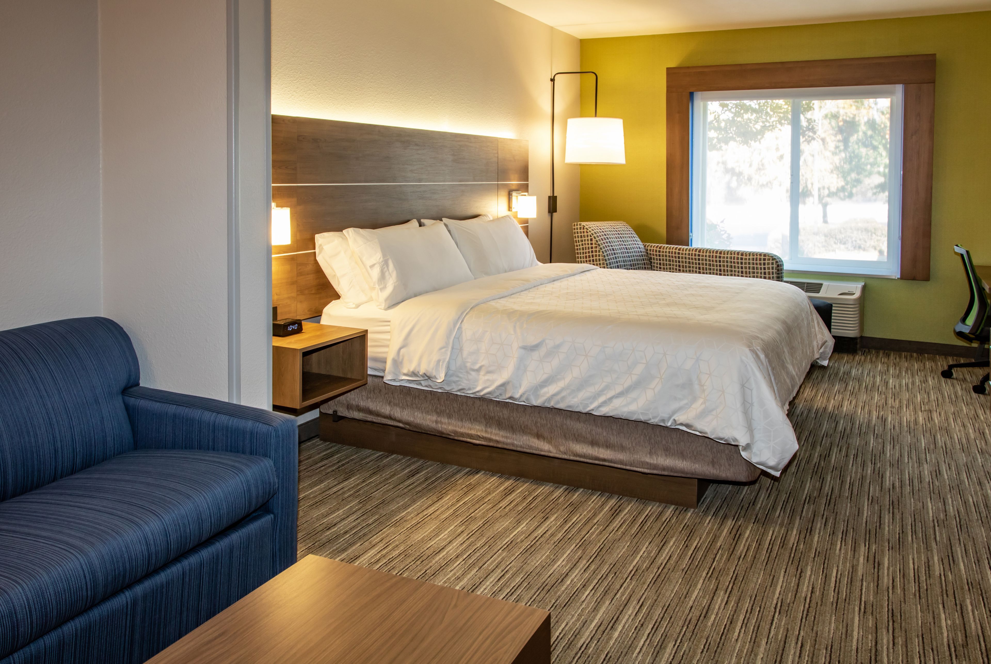 Photo - Holiday Inn Express Hotel & Suites Roseville - Galleria Area by IHG