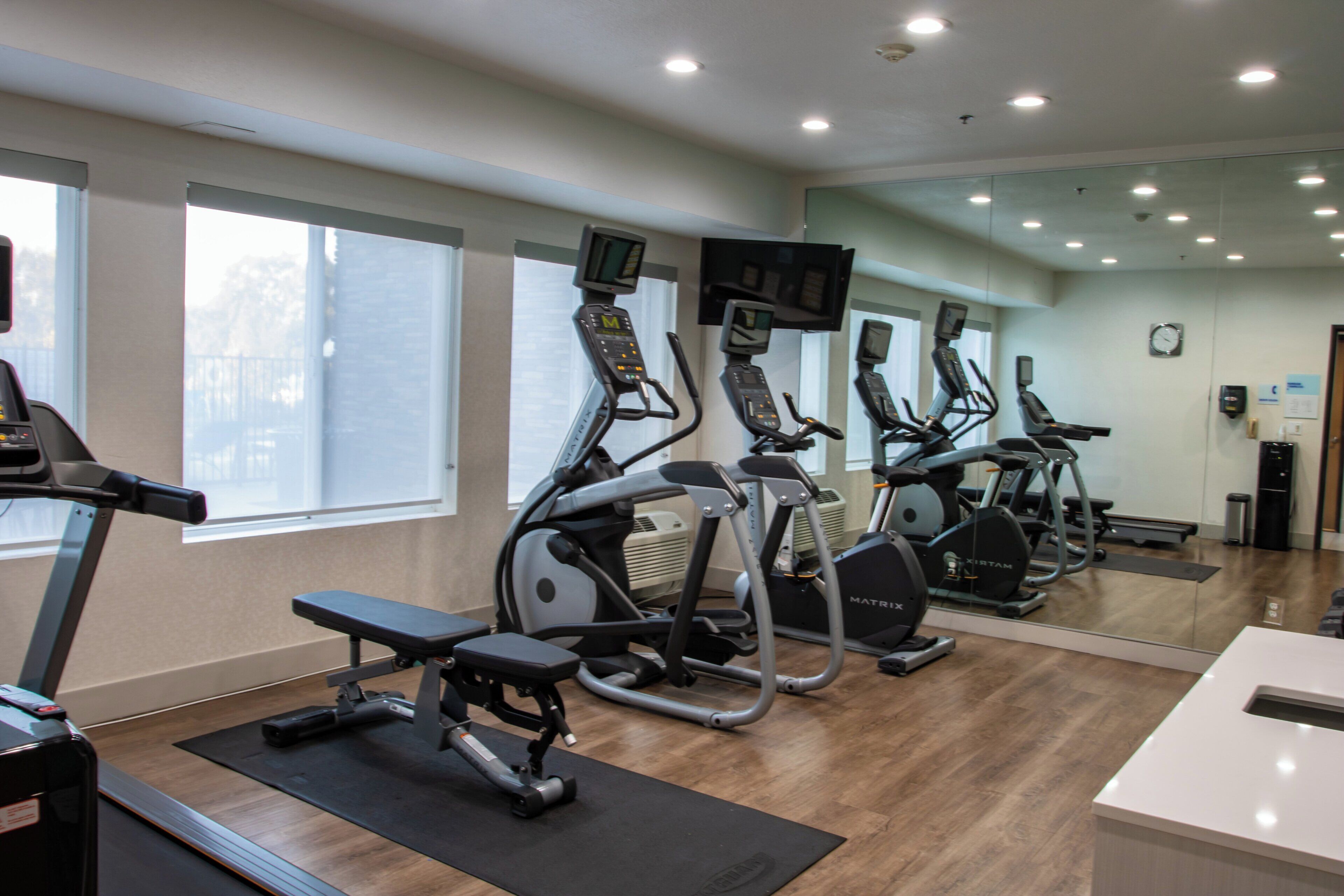 Photo - Holiday Inn Express Hotel & Suites Roseville-Galleria Area by IHG