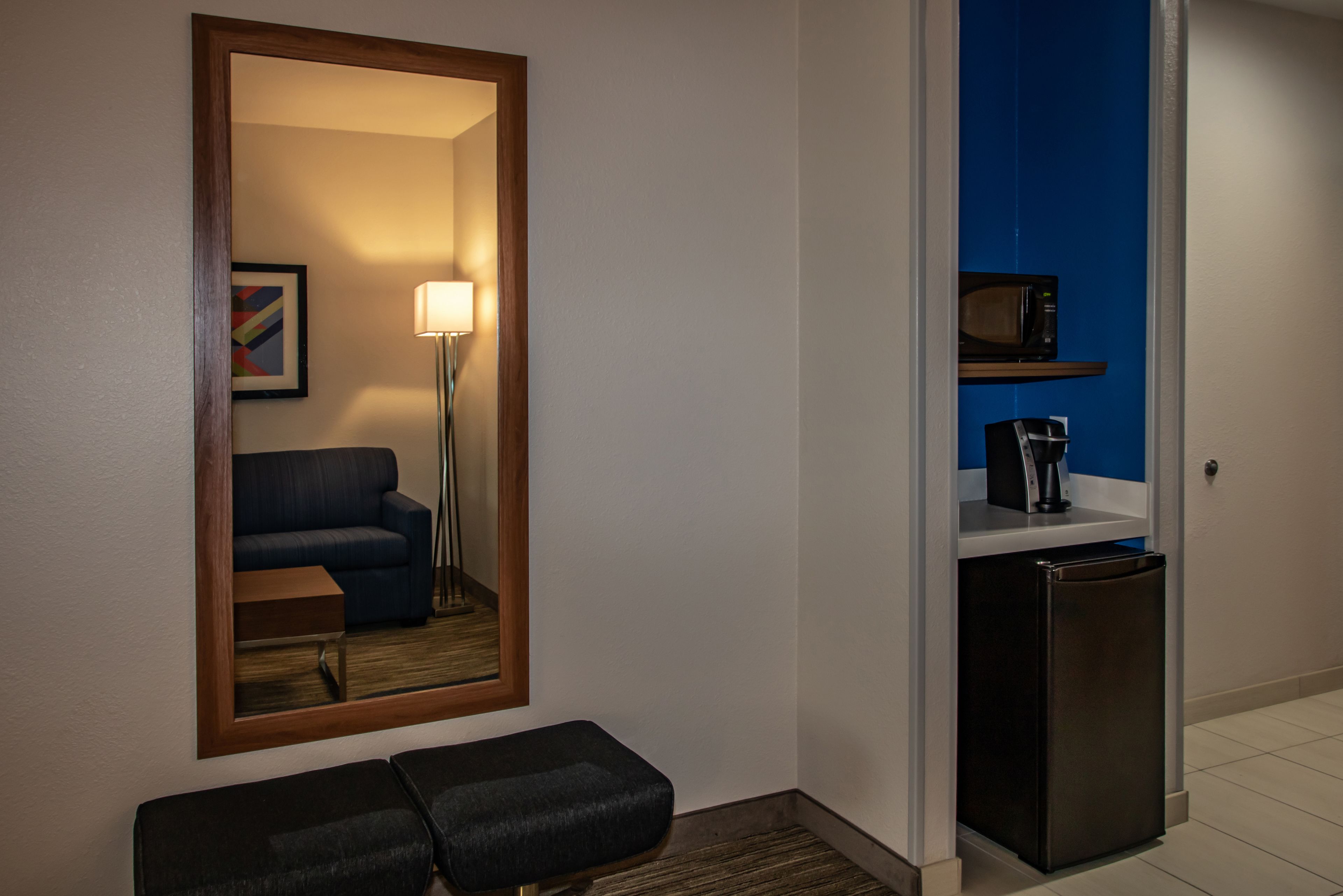 Photo - Holiday Inn Express Hotel & Suites Roseville - Galleria Area by IHG