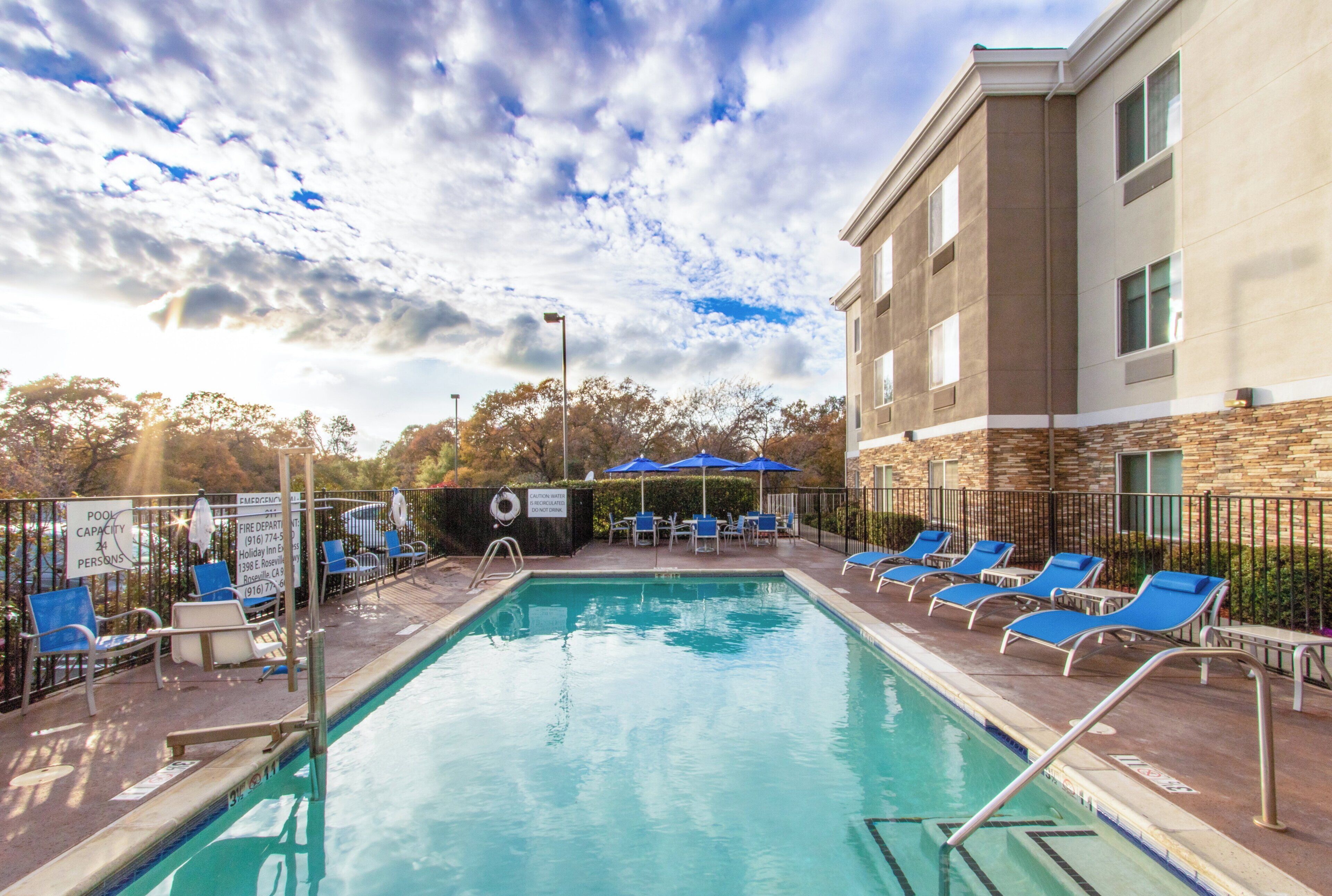 Photo - Holiday Inn Express Hotel & Suites Roseville-Galleria Area by IHG