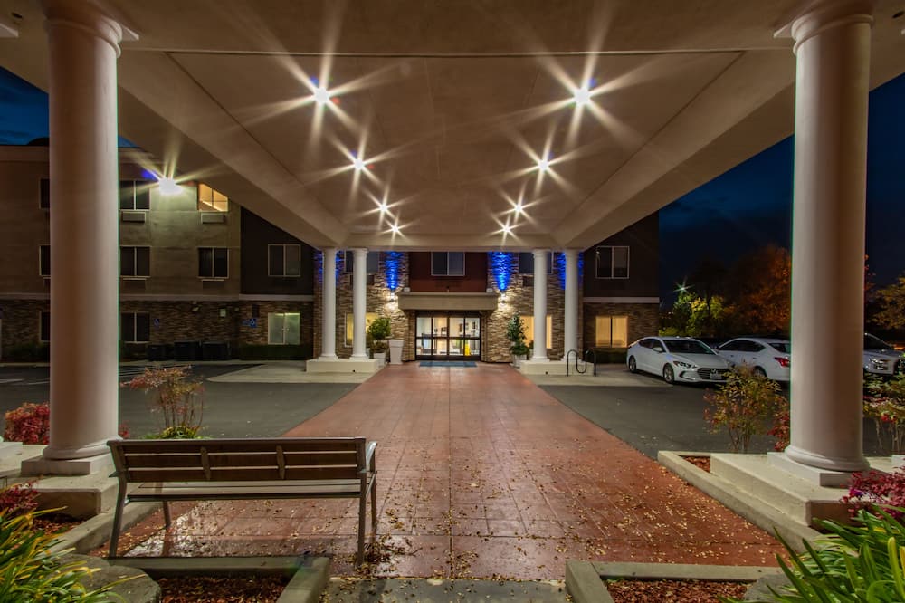 Holiday Inn Express Hotel & Suites Roseville-Galleria Area by IHG