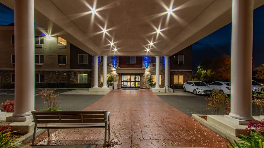 Holiday Inn Express Hotel & Suites Roseville-Galleria Area by IHG