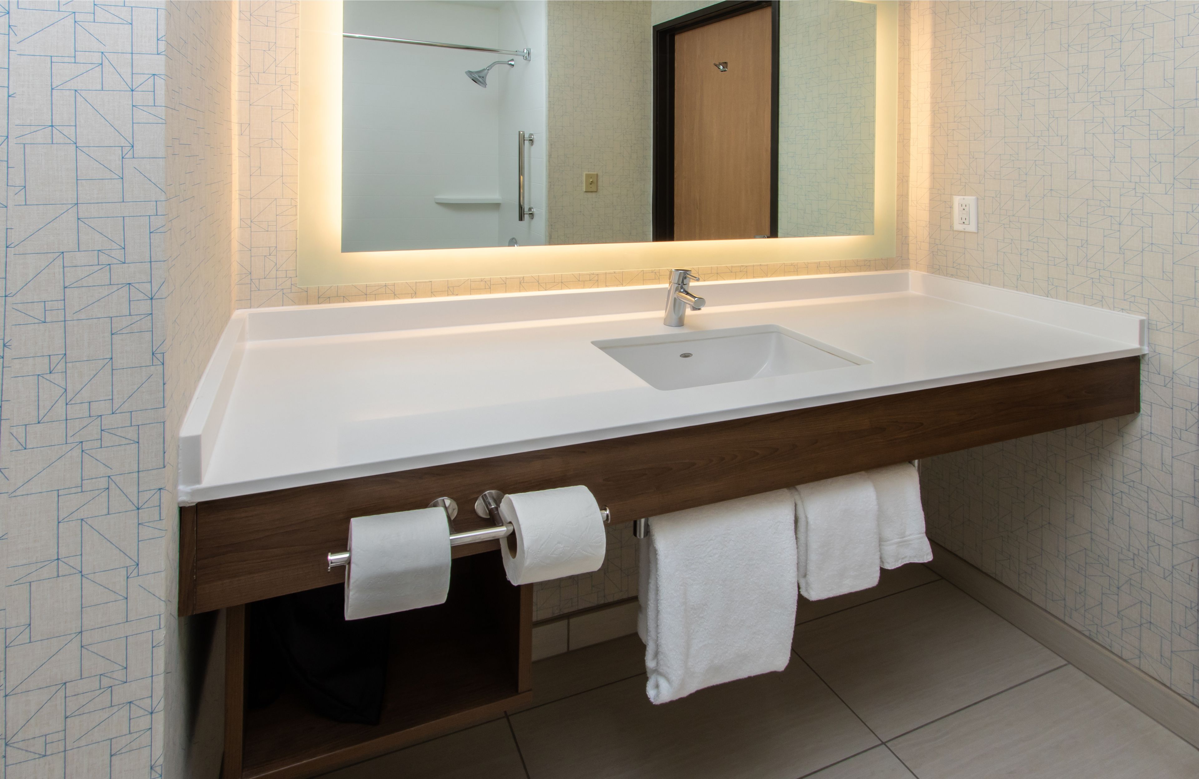 Photo - Holiday Inn Express Hotel & Suites Roseville - Galleria Area by IHG
