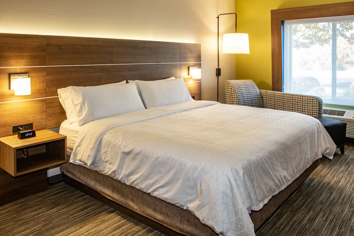 Standard Room, 1 King Bed (Walk In Shower) | In-room safe, desk, blackout curtains, iron/ironing board