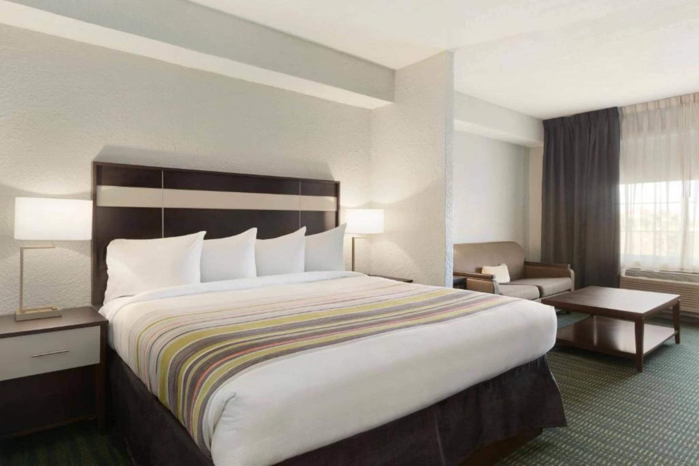 Premium bedding, in-room safe, desk, laptop workspace