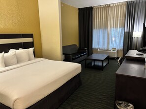 标准房, 1 张特大床, 无烟房 (Larger Room) | 1 多间卧室、高档床上�用品、客房内保险箱、办公桌