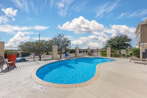 Outdoor pool - Best Western Plus Killeen/Fort Cavazos Hotel & Suites (Killeen)