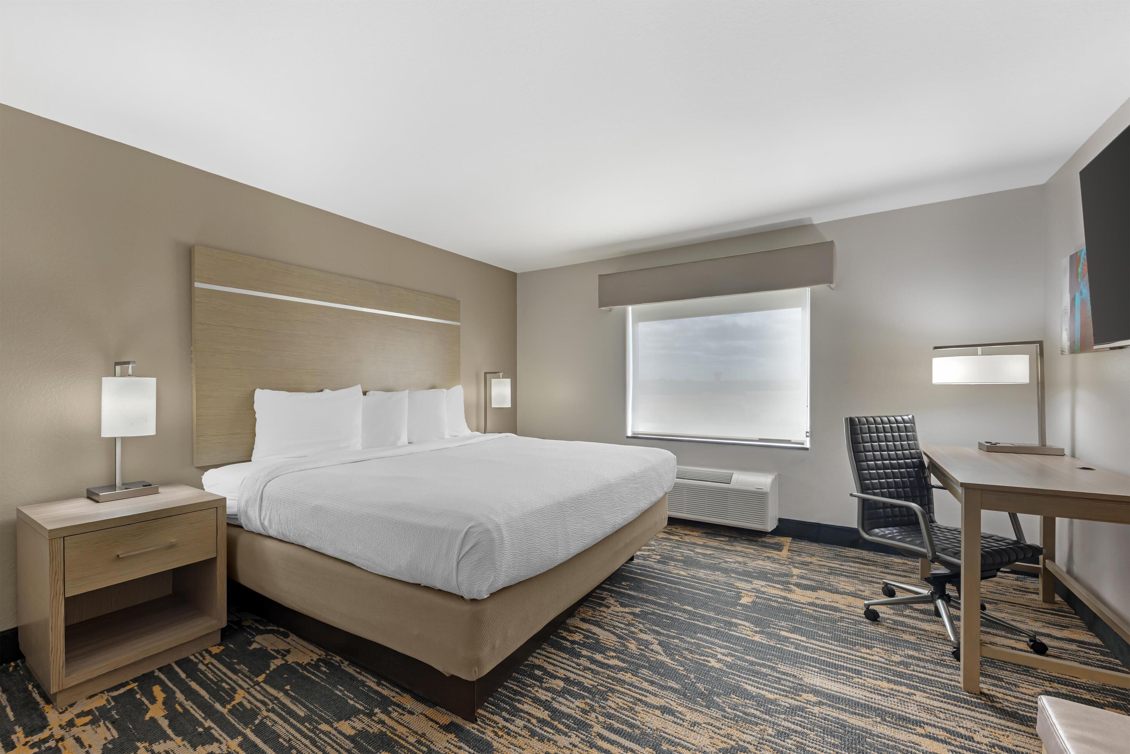 Suite, 1 King Bed with Sofa bed, Non Smoking, Refrigerator & Microwave (with Sofabed) | Down duvets, pillow-top beds, desk, laptop workspace