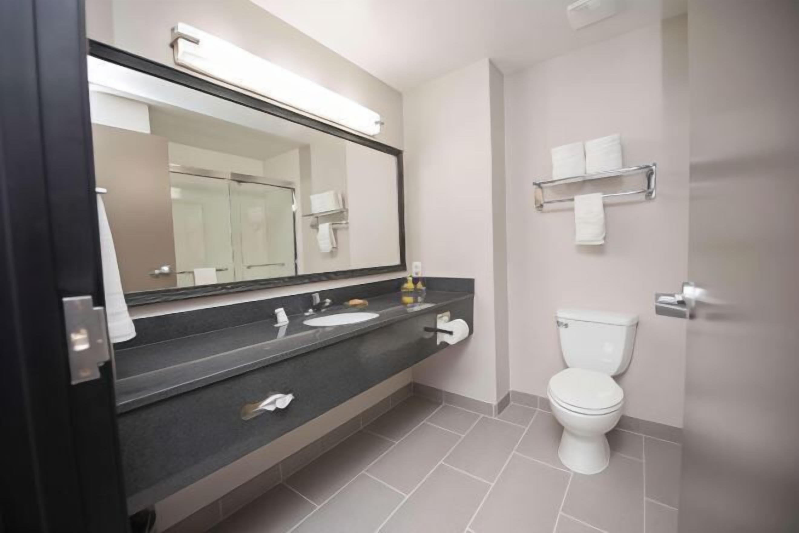 浴室 | 旋水按摩花洒、免费洗浴用品、吹风机、毛巾