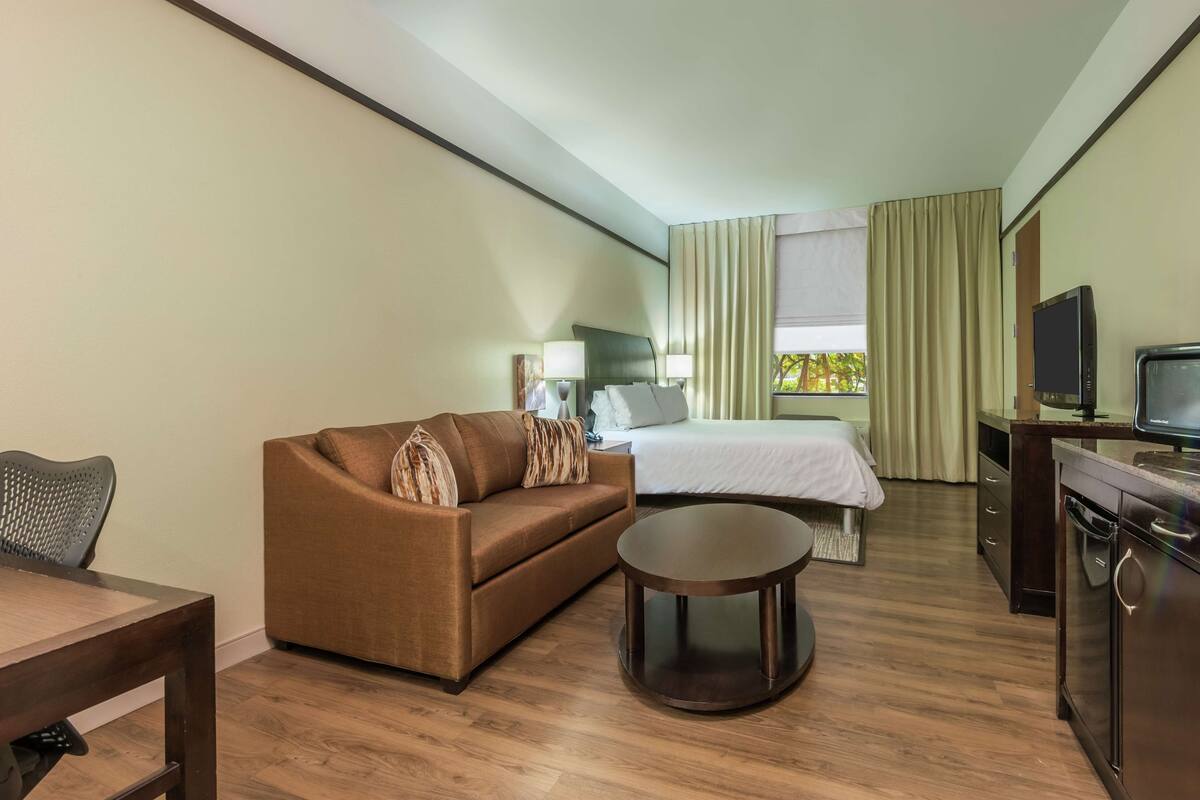 Ropa de cama de alta calidad y escritorio