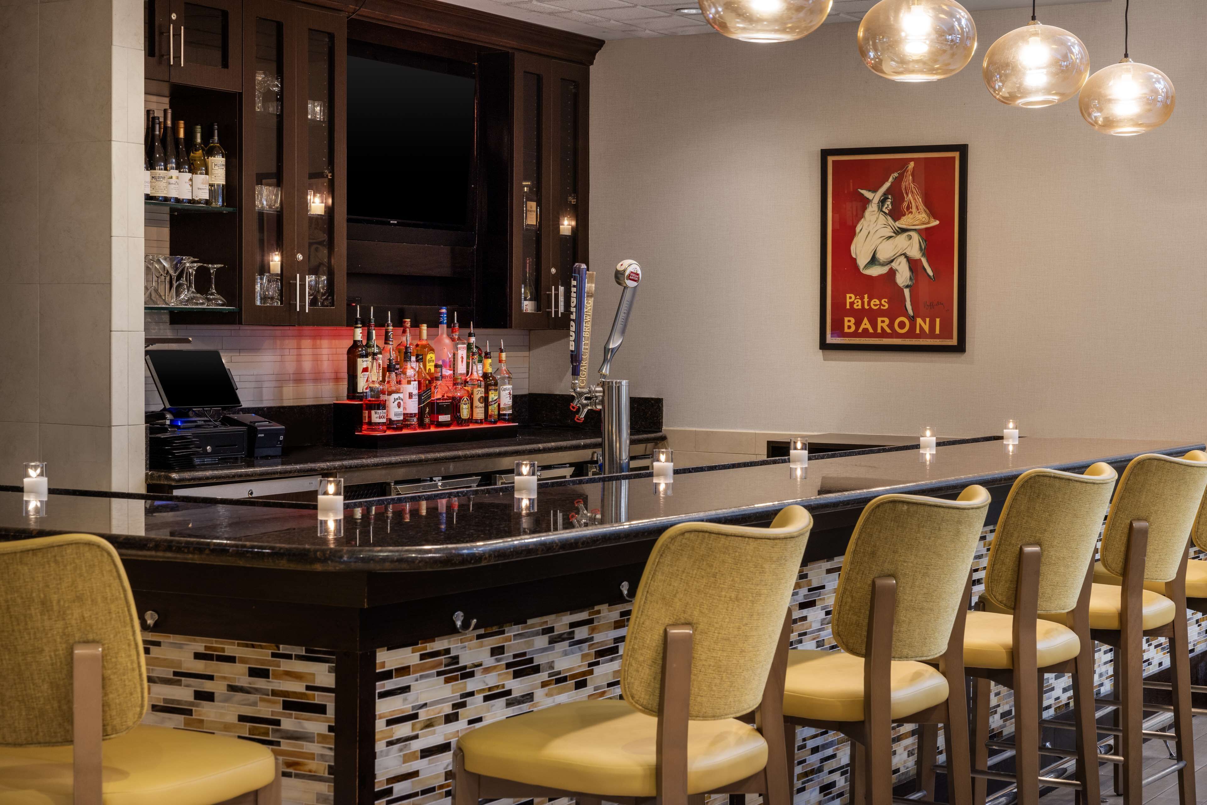 Bar (trong khuôn viên)