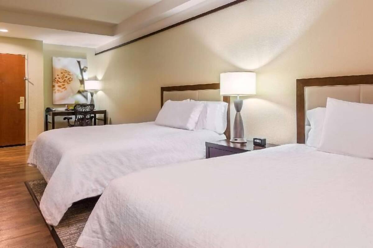 Ropa de cama de alta calidad y escritorio