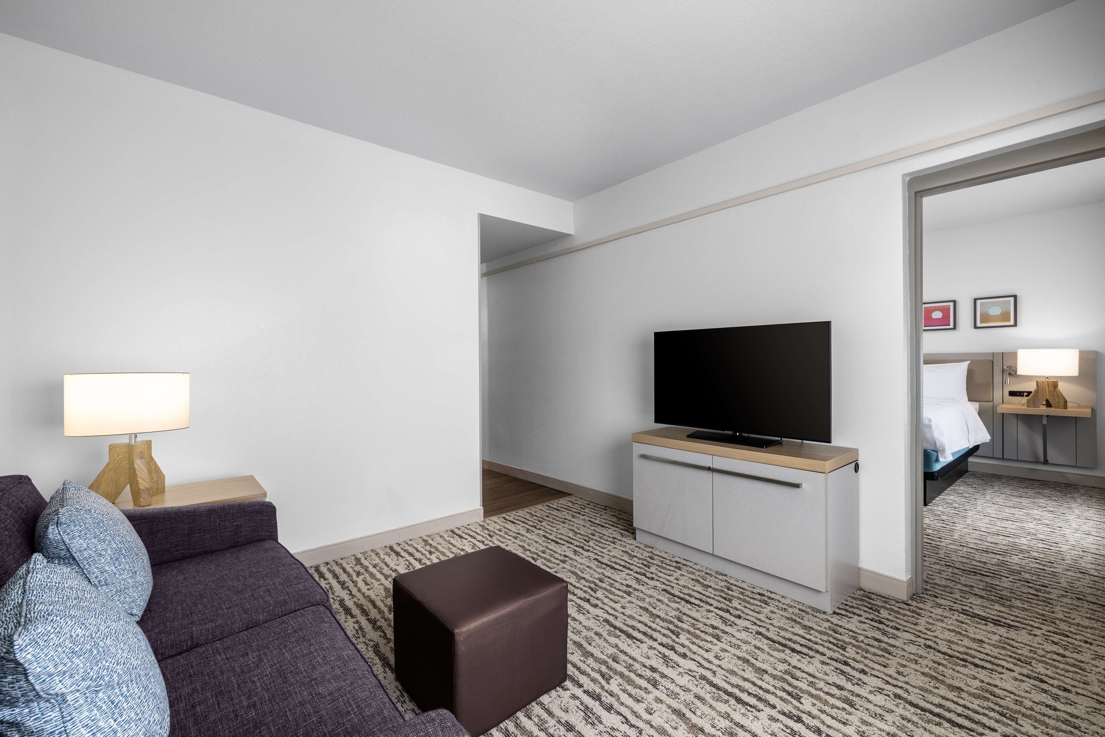 premium bedding, desk, iron/ironing board, travel cot