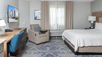 Studio Suite, 1 Queen Bed | Premium bedding, in-room safe, desk, iron/ironing board