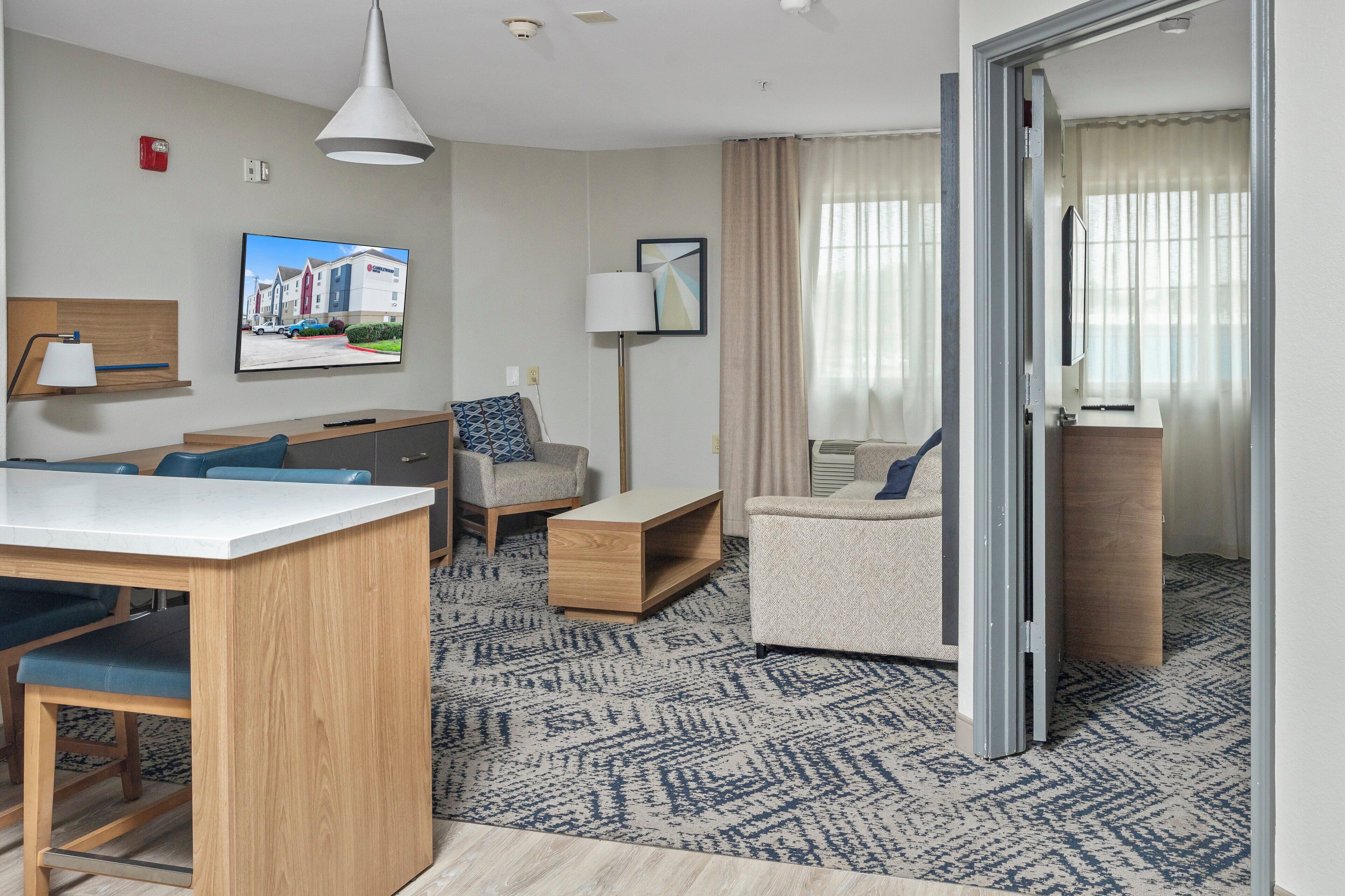 Premium bedding, in-room safe, desk, iron/ironing board