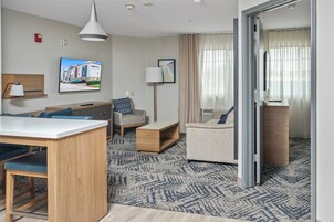 高档床上用品、客房内保险箱、办公桌、熨斗/熨衣板