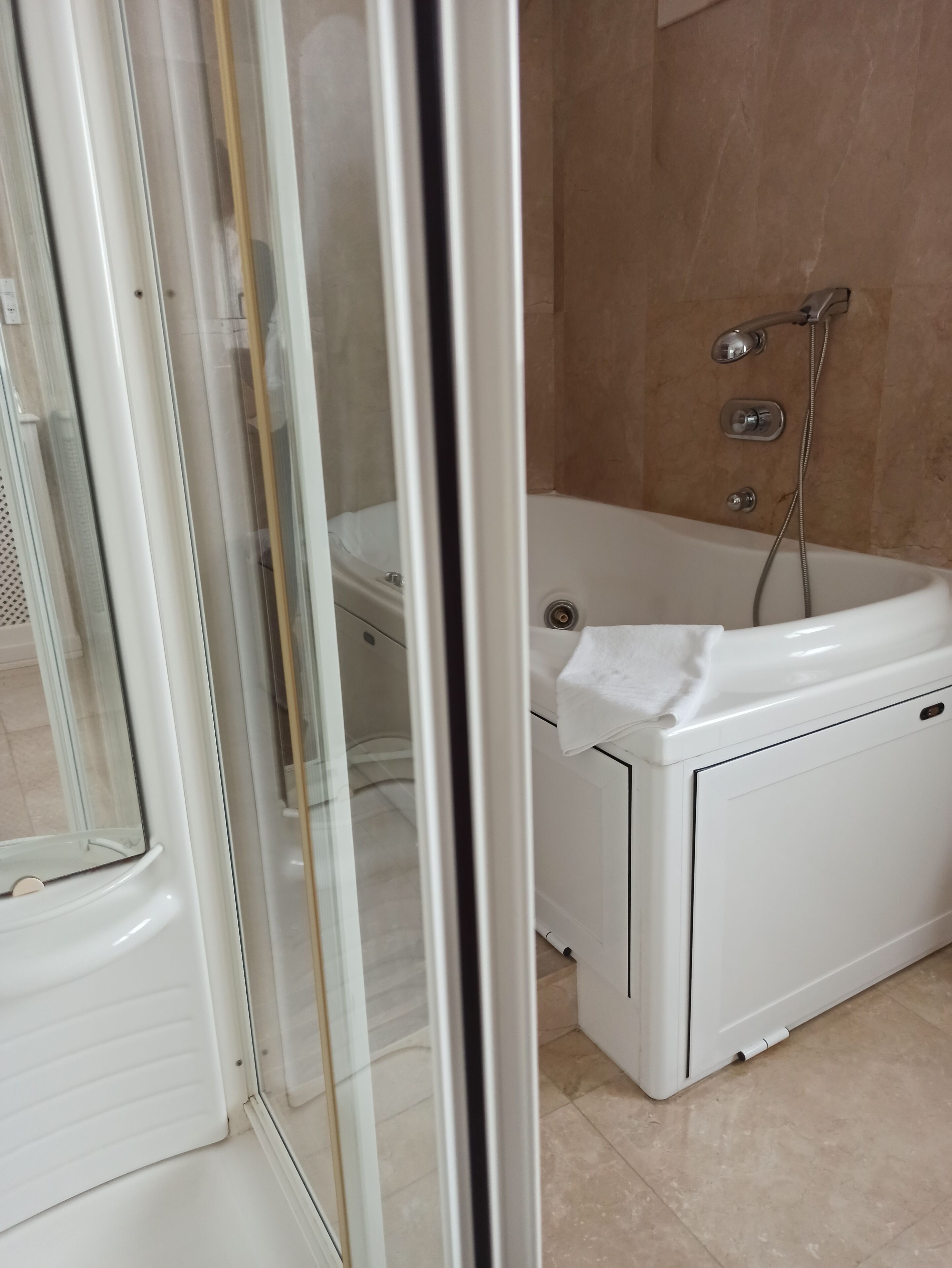 deep-soaking bathtub