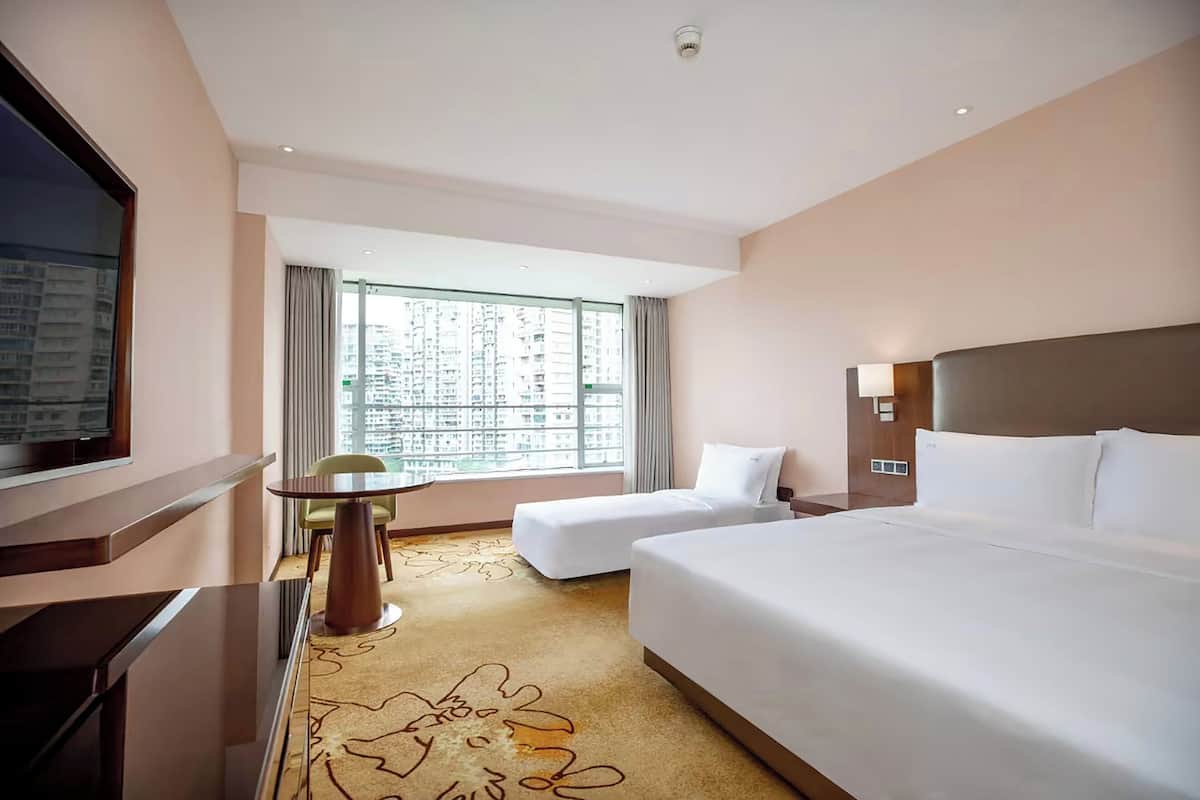 Premium Room, 1 King Bed | Down comforters, minibar, in-room safe, desk