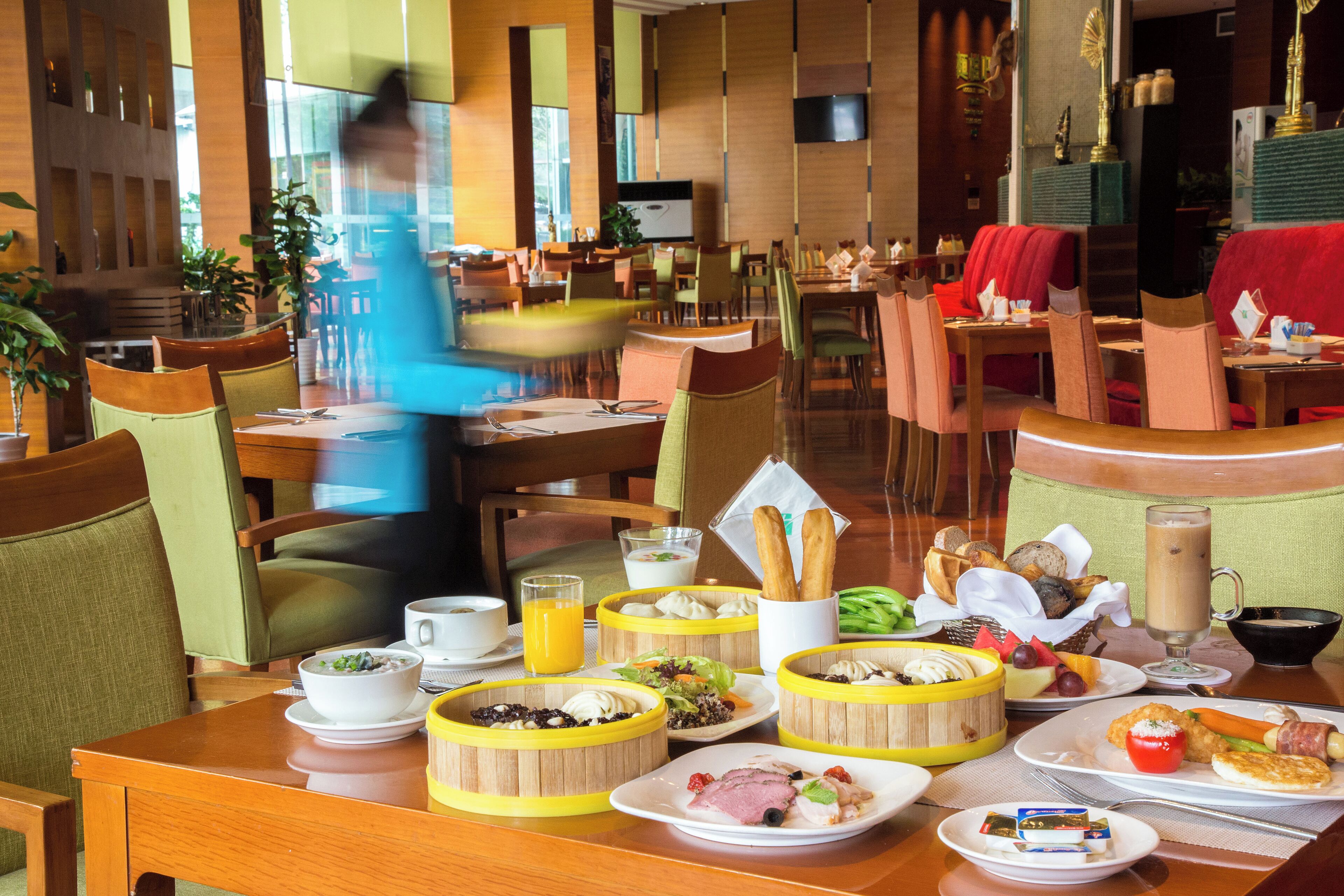daily buffet breakfast (cny 78 per person)