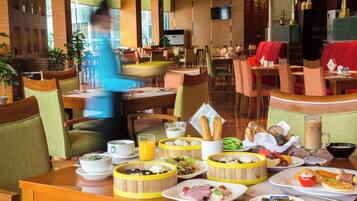 Desayuno buffet todos los días (con cargo)