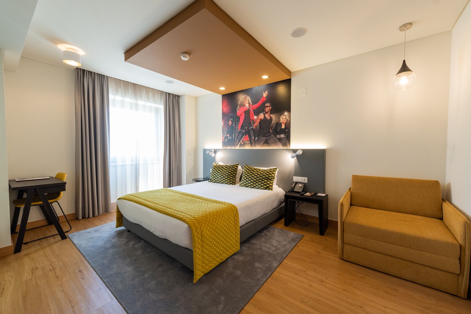 romantic double room, 1 double bed, hot tub (premium) | 1 bedroom, minibar, in-room safe, desk