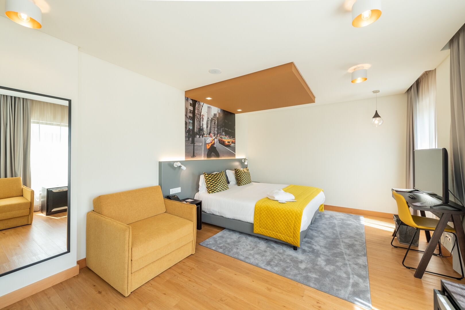 romantic double room, 1 double bed, hot tub (premium) | 1 bedroom, minibar, in-room safe, desk