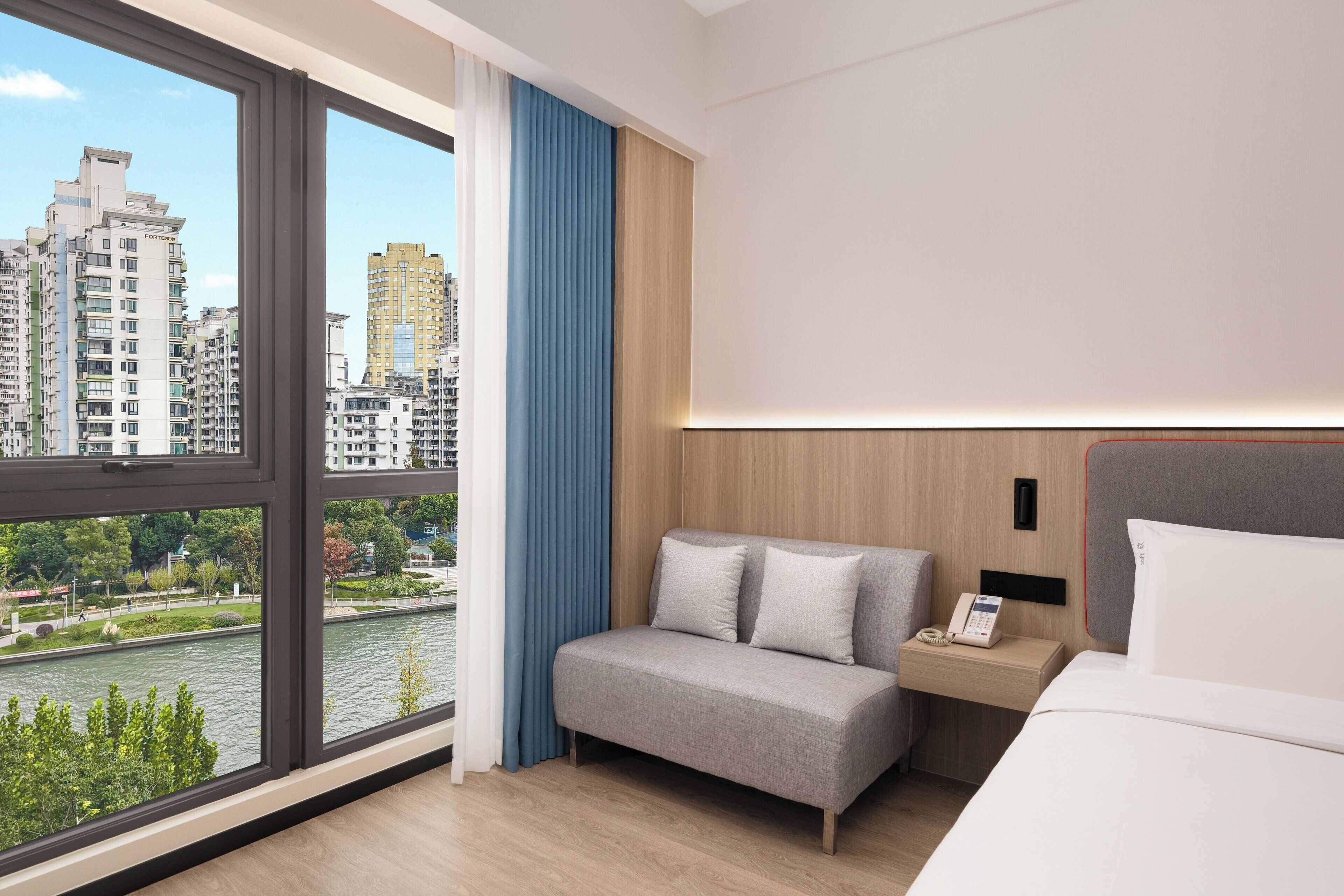 Quarto standard, 1 cama King, vista para o rio | Roupas de cama antialérgicas, edredons de pluma, cofres nos quartos