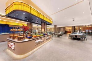 Breakfast, lunch and dinner served - Holiday Inn Express Shanghai Putuo by IHG (Shanghai)