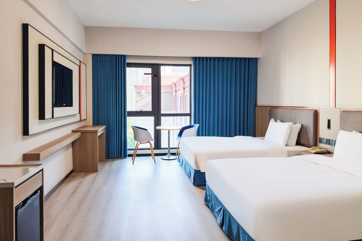 Standardzimmer, 2 Queen-Betten | Allergikerbettwaren, Daunenbettdecken, Zimmersafe, Schreibtisch