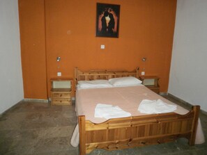 1 bedroom, soundproofing, rollaway beds, free WiFi