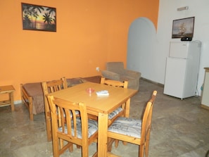 Familie appartement, 1 slaapkamer, uitzicht op zee | 1 slaapkamer, geluiddichte muren, extra bedden, gratis wifi