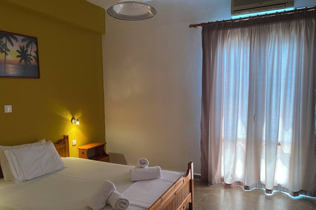 1 bedroom, soundproofing, rollaway beds (surcharge), WiFi (free)