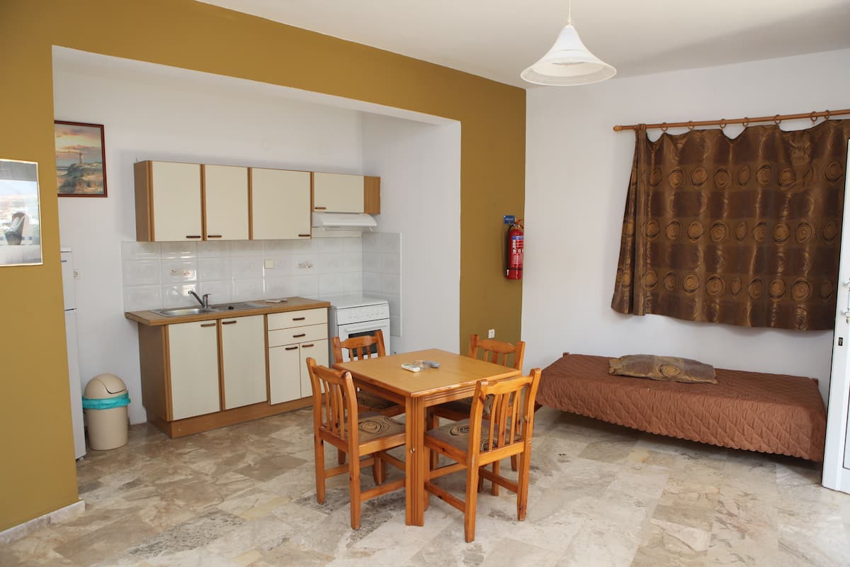 1 bedroom, soundproofing, rollaway beds (surcharge), WiFi (free)