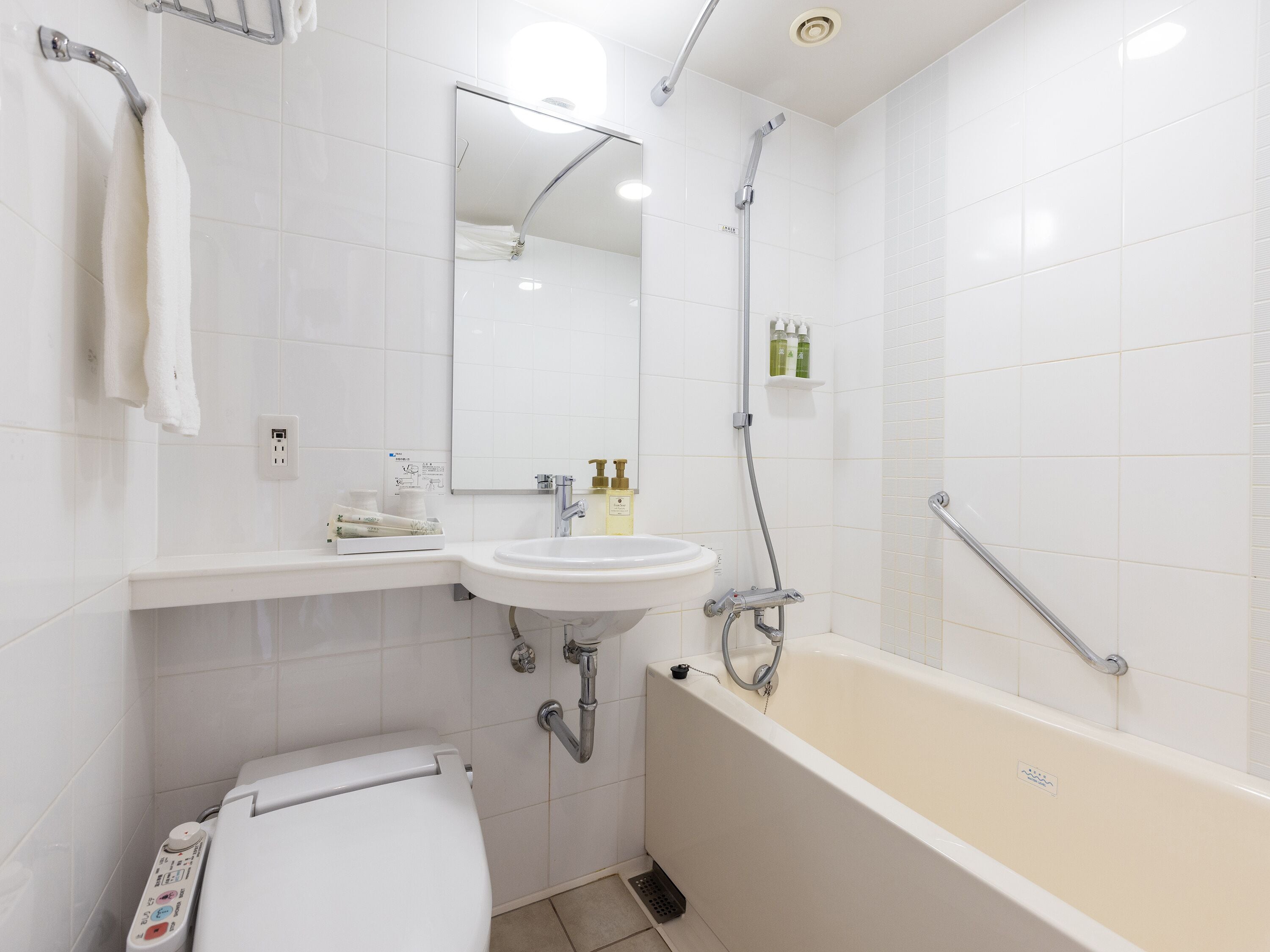 combined shower/bathtub, free toiletries, hair dryer, slippers
