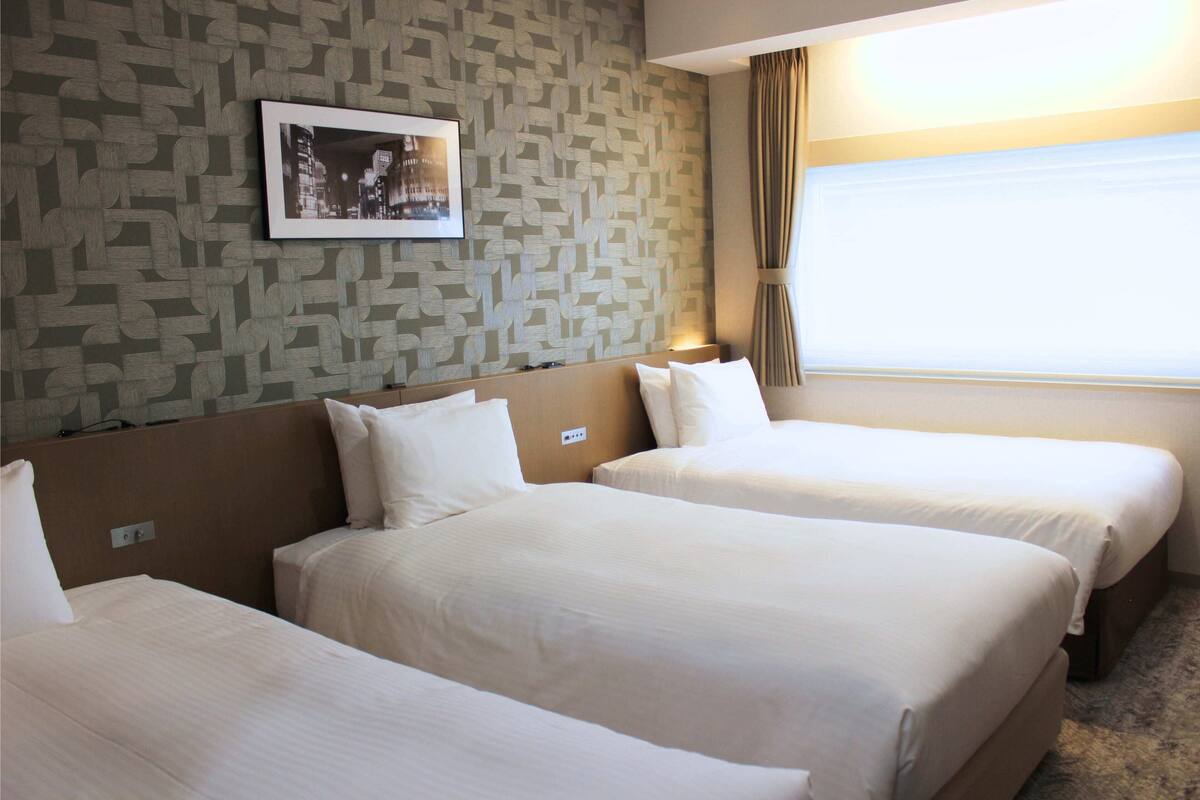 Standard Triple Room | In-room safe, blackout drapes, WiFi (free), alarm clocks
