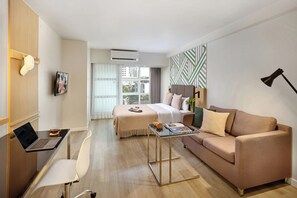 In-room safe, desk, blackout curtains, soundproofing - Citadines Sukhumvit 16 Bangkok (Bangkok)