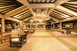 2 restaurants, breakfast, lunch, dinner served; international cuisine  - Club Hotel Dolphin (Wennappuwa)