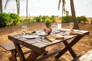 2 间餐厅，供应早餐、午餐和晚餐，国际美食