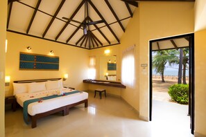 32-英寸液晶电视（配备有线频道）、电视、DVD 播放器